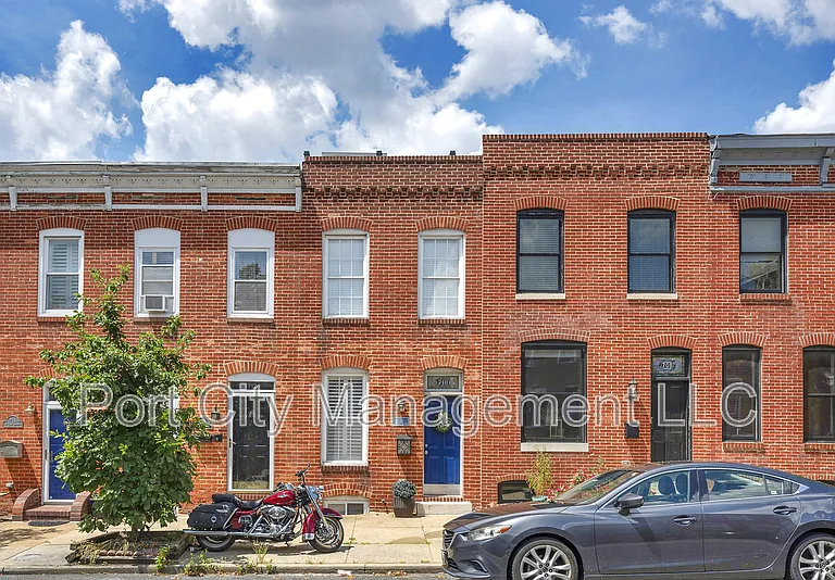 710 S East Ave — Photo 1