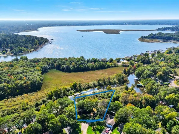 4310 Channel Ln NE, East Bethel, MN 55092