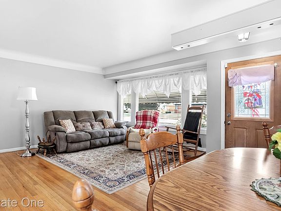 3rd image of 24748 Munson St