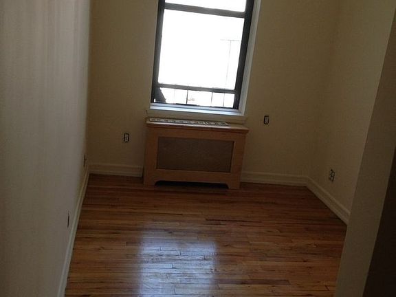 5th image of 105 E 10th St APT 3C