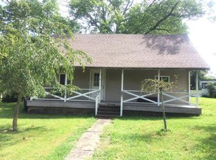 1016 S Franklin St, Golconda, IL 62938