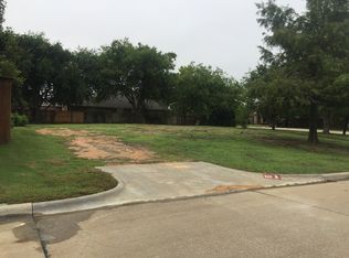 900 Saint Matthew Dr, Mansfield, TX 76063