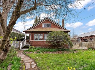 9616 6th St, Sidney, BC V8L2W2