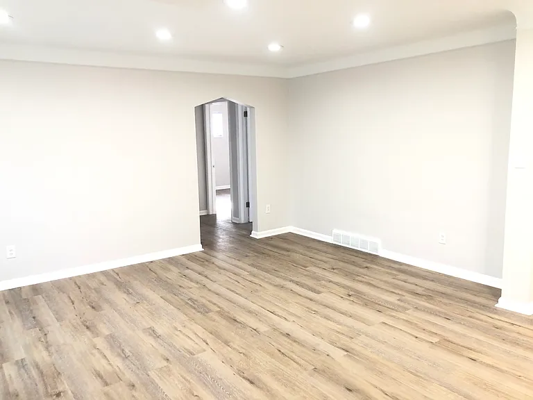 13431 Oak Park Blvd — Photo 4