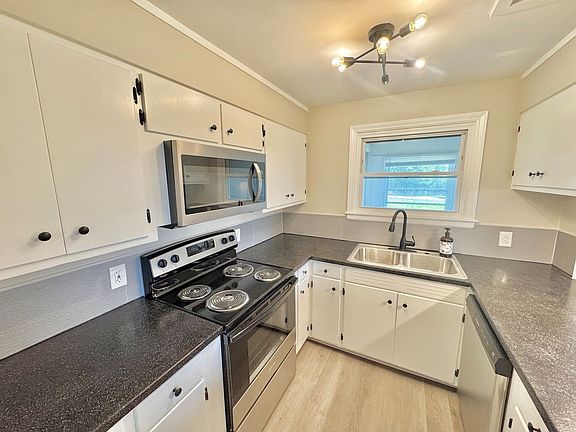 5th image of 224 28th Avenue Pl NE #B