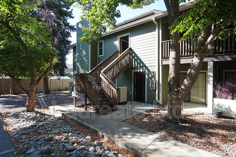 540 S Forest St — Photo 1