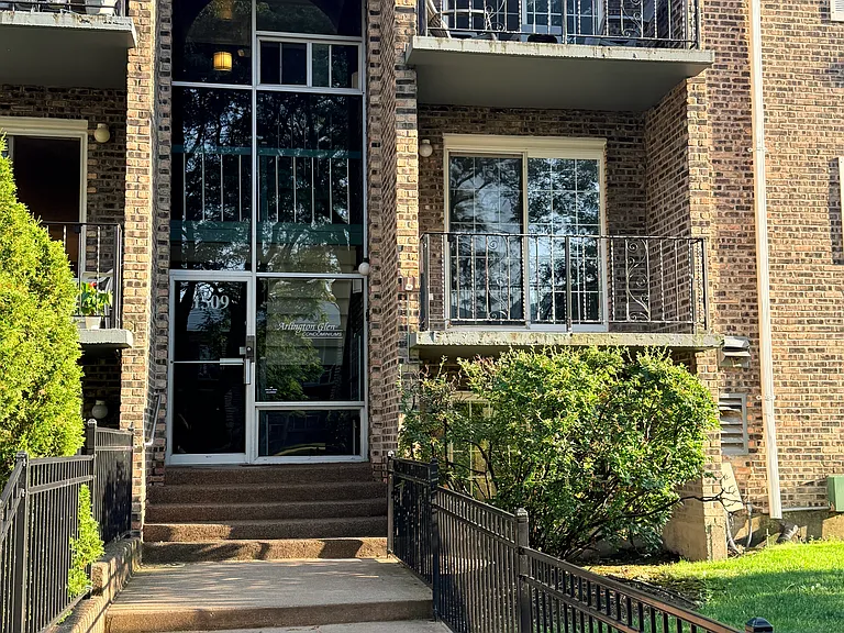 1509 N Windsor Dr #204 — Photo 1