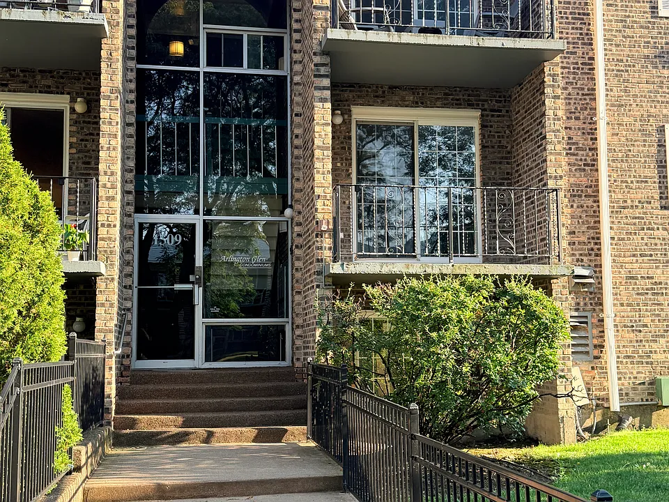 1509 N Windsor Dr #204