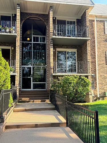 1509 N Windsor Dr #204 Photo 1
