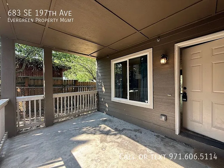 683 SE 197th Ave — Photo 8