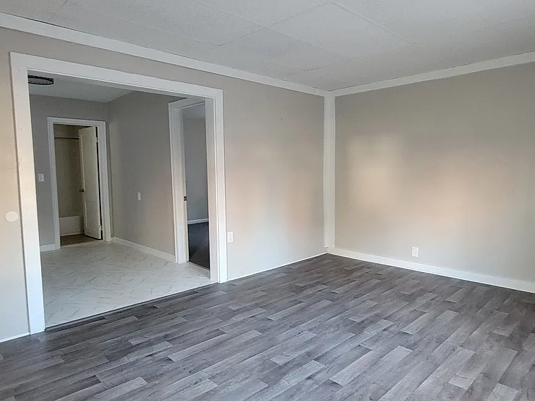 135 Byron St — Photo 5
