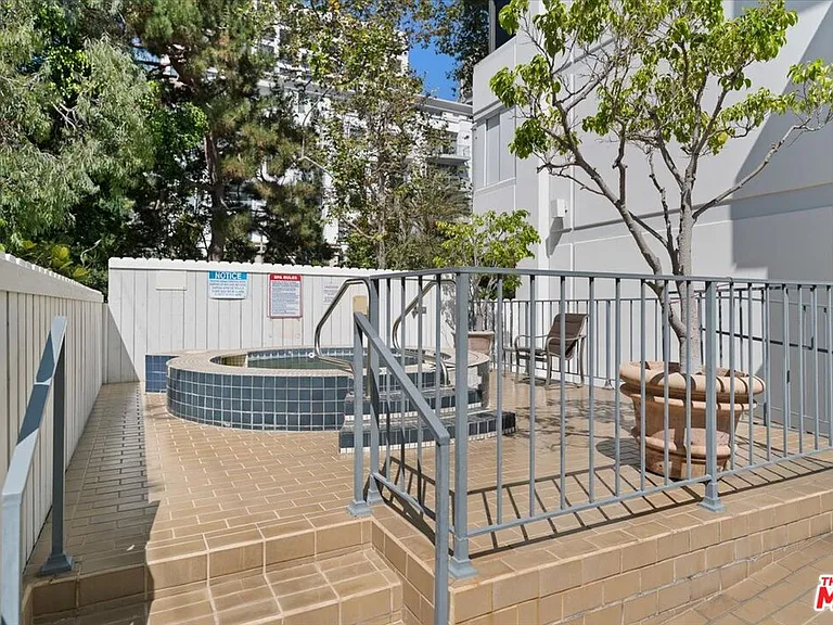 10660 Wilshire Blvd #705 — Photo 40