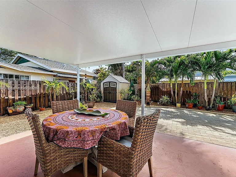 324 Tequesta Dr — Photo 18