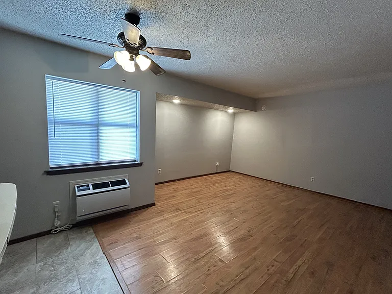 203 S Baggett St #4 — Photo 4