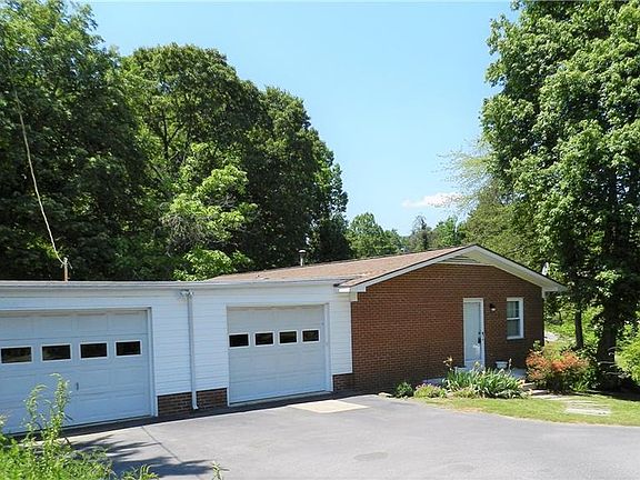 2nd image of 920 Cocoa Dr