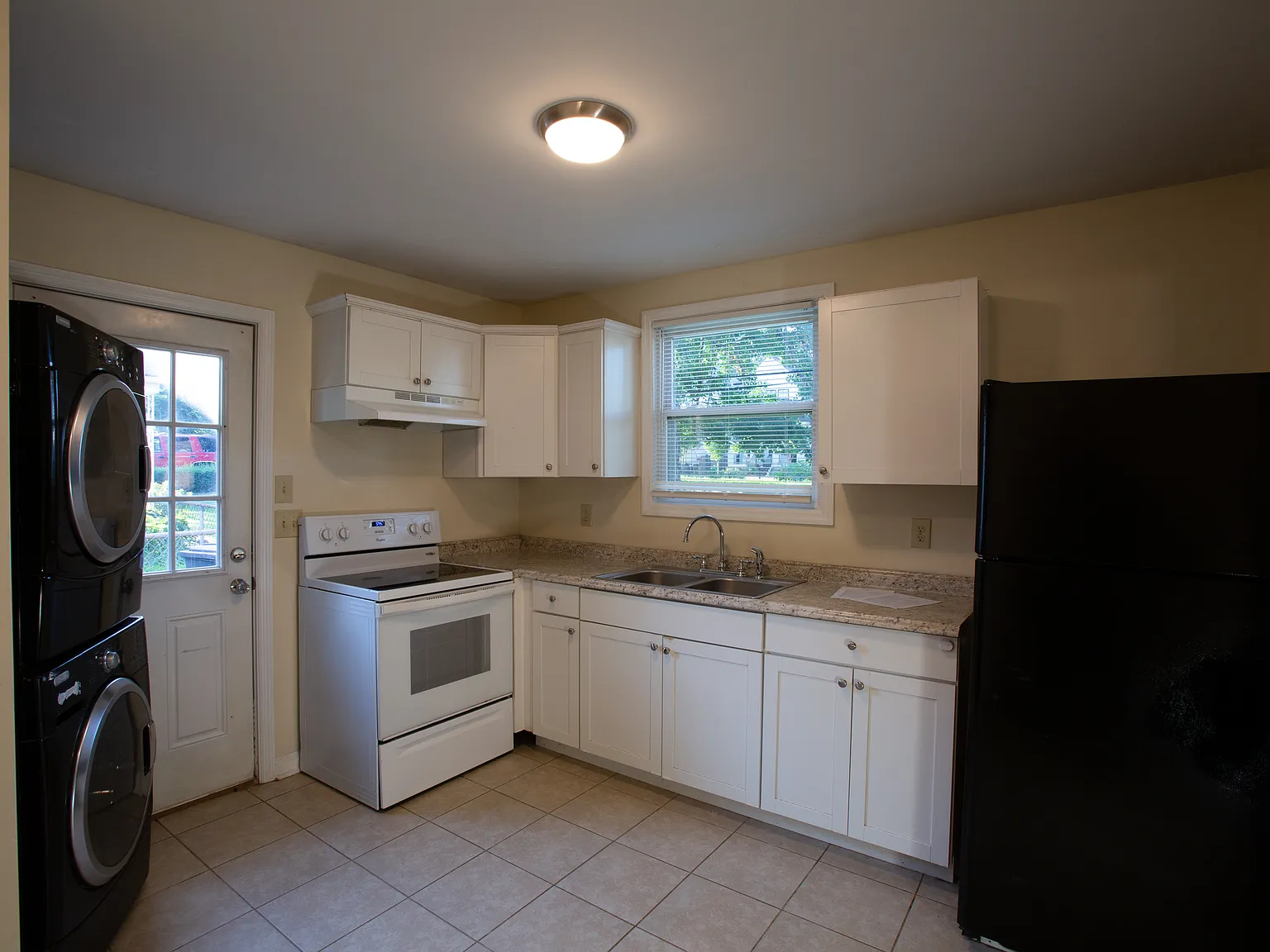 2 bed, 900 sqft, $1,400 — Photo 4