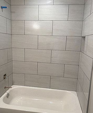 5th image of 714 NE 19th St