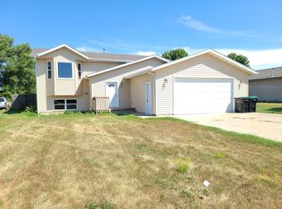 106 Allen Dr, Bismarck, ND 58504