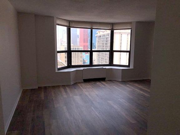 4th image of 899 S Plymouth Ct APT 2302