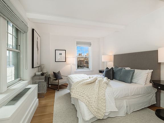 4th image of 27 W 72nd St #1007