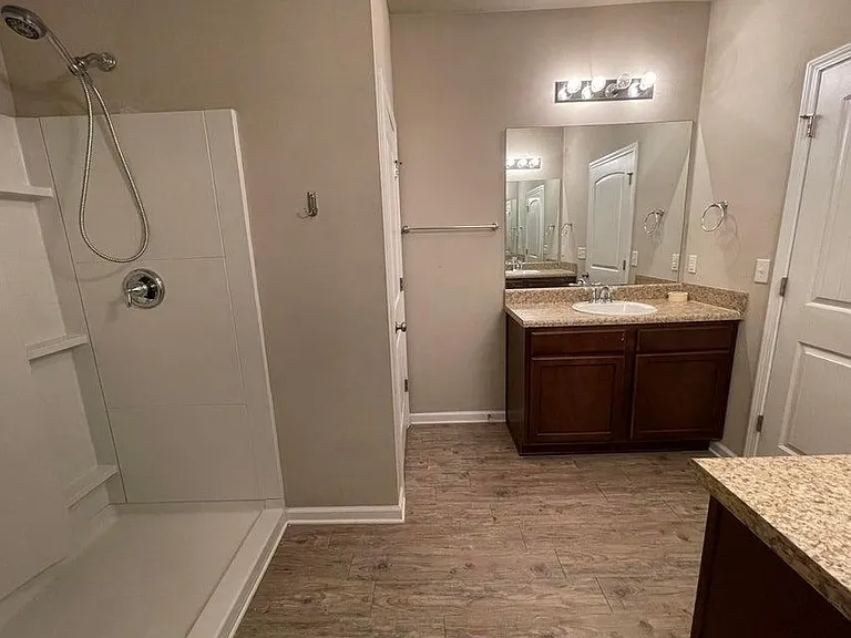 186 Cornelia St — Photo 15