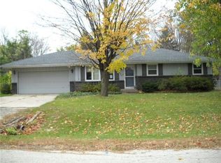 880 Cactus Ct, Machesney Park, IL 61115