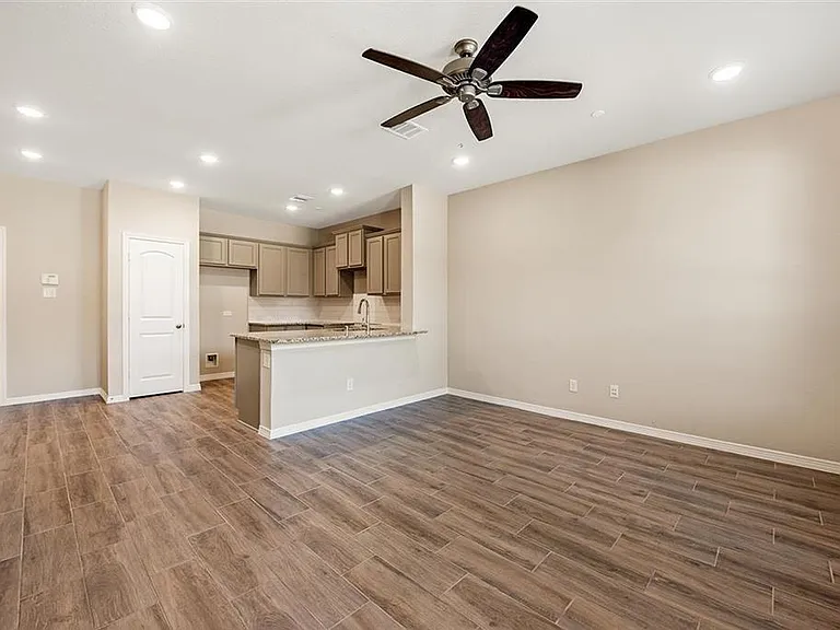 8016 Scanlan Trl — Photo 5