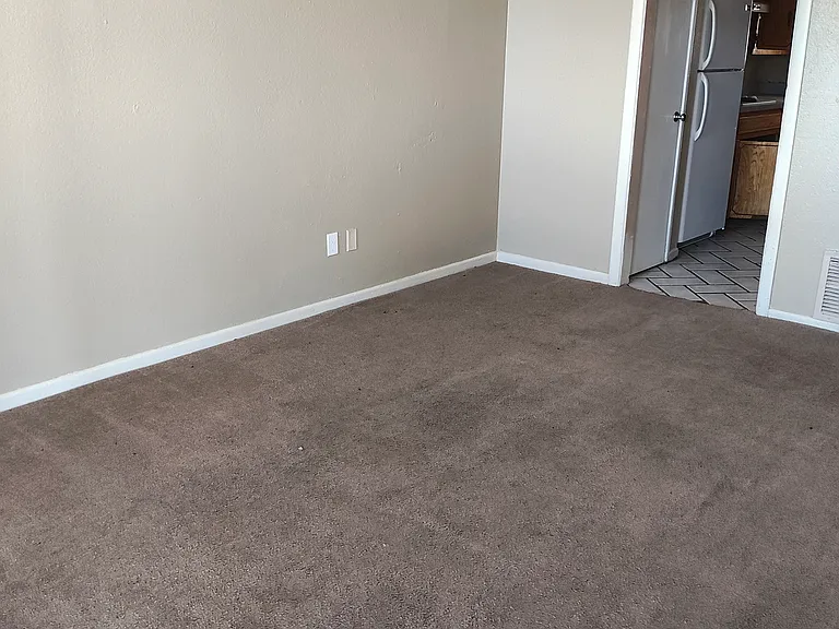 700 S McGee St #202 — Photo 3