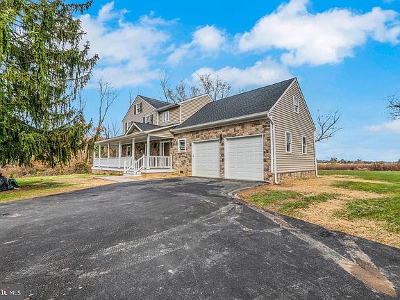 3rd image of 2705 Spring Hill Rd