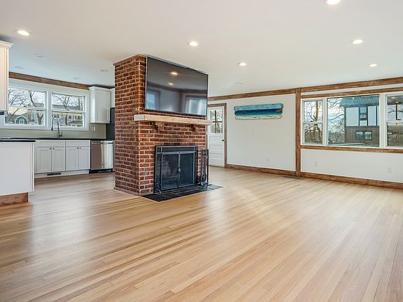 16 Harbor Terrace Drive