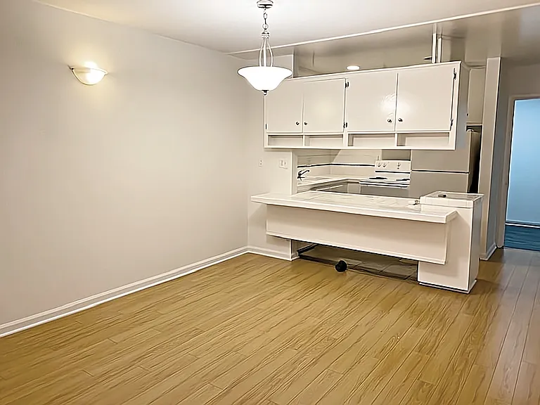 435 S Mariposa Ave — Photo 14