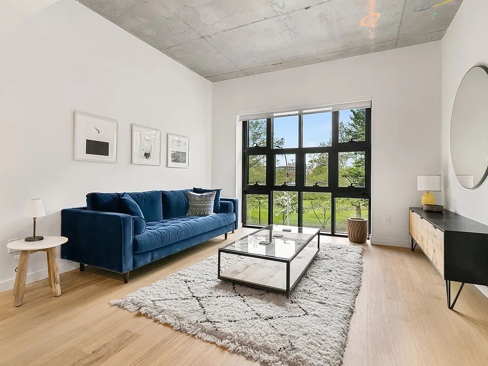 860 Lorimer St #4E