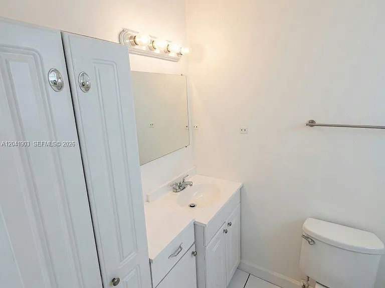 262 SW 23rd St #1-5 — Photo 6