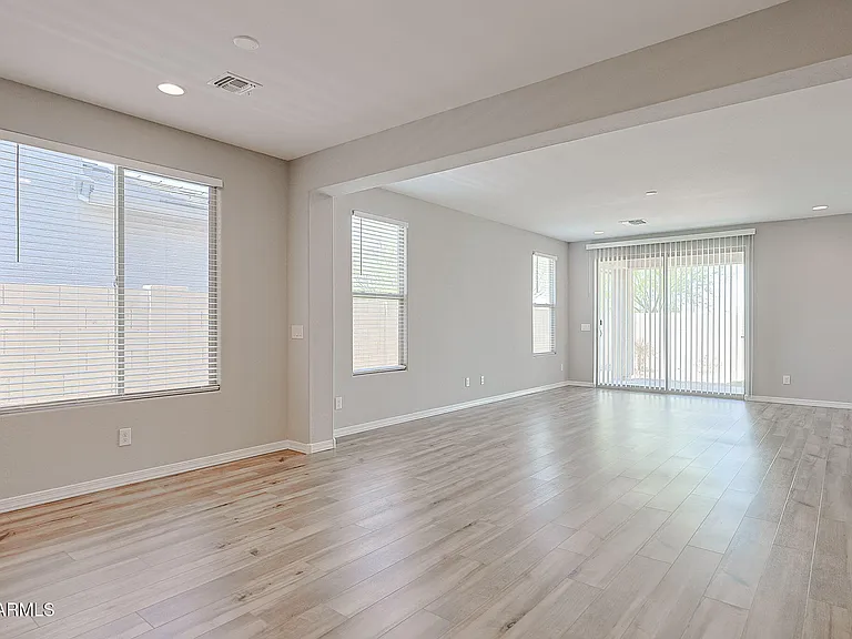 9018 W San Miguel Ave — Photo 6