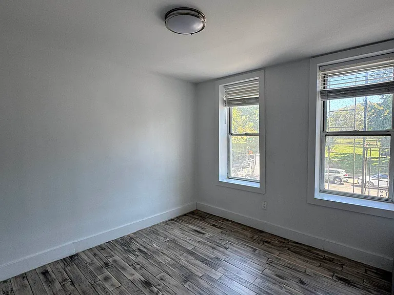 2228 Amsterdam Ave #2B — Photo 3
