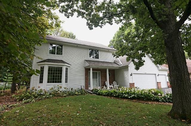 1st image of 26095 Shorewood Oaks Dr