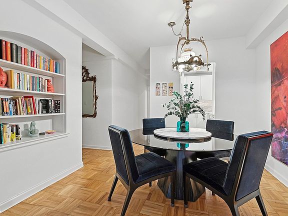 3rd image of 333 W 57th St APT 2J