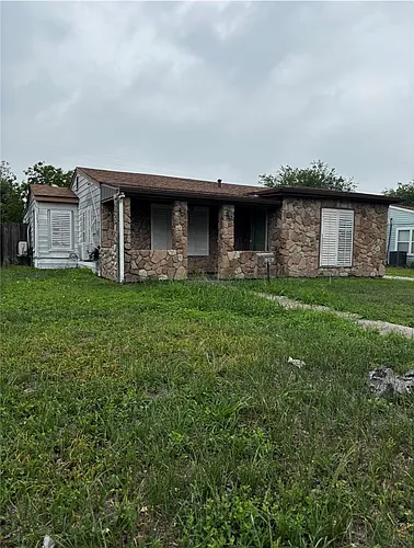 1241 Cambridge Dr Photo 1