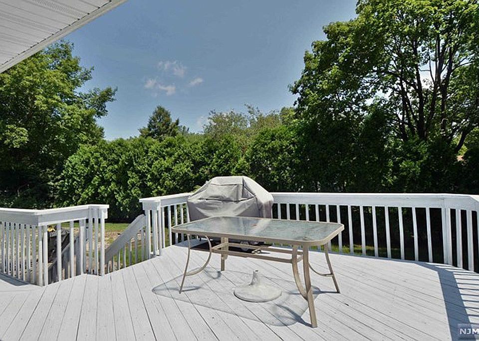 2nd image of 303 Georgian Dr