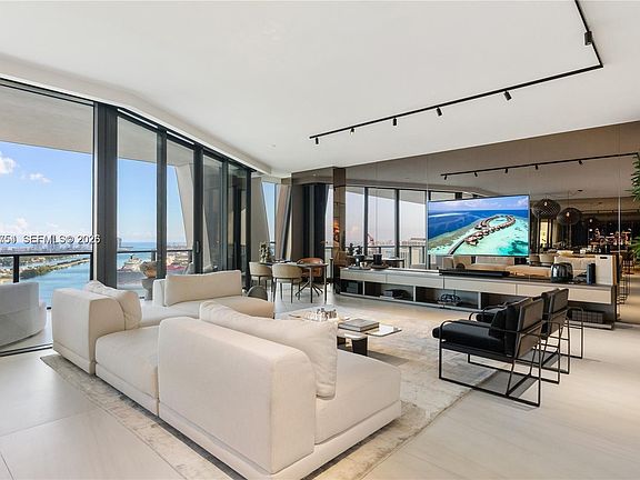 3rd image of 1000 Biscayne Blvd #3502