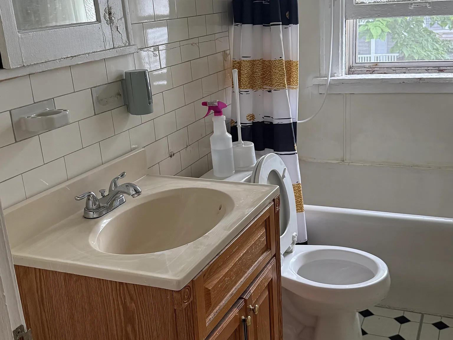 3558 Strathavon Rd — Photo 4