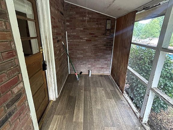 4th image of 40 Beaver St