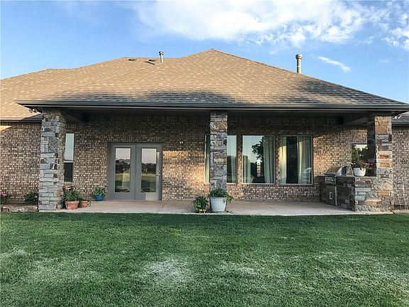 2nd image of 4849 Hollycrest Ln