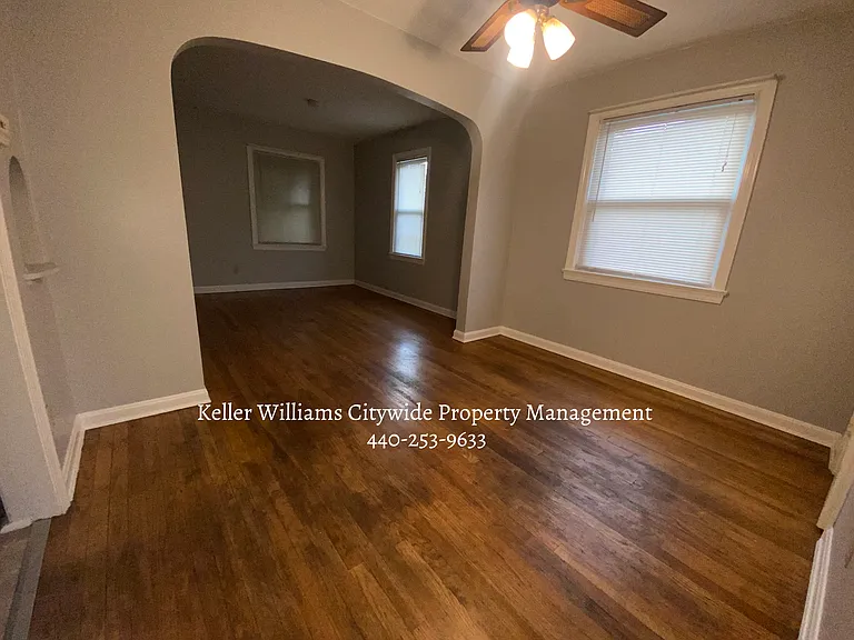 Second floor 2 bedroom 1 bath West Cleveland — Photo 12