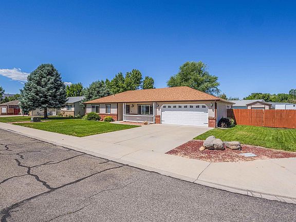 2nd image of 697 Pinyon Dr