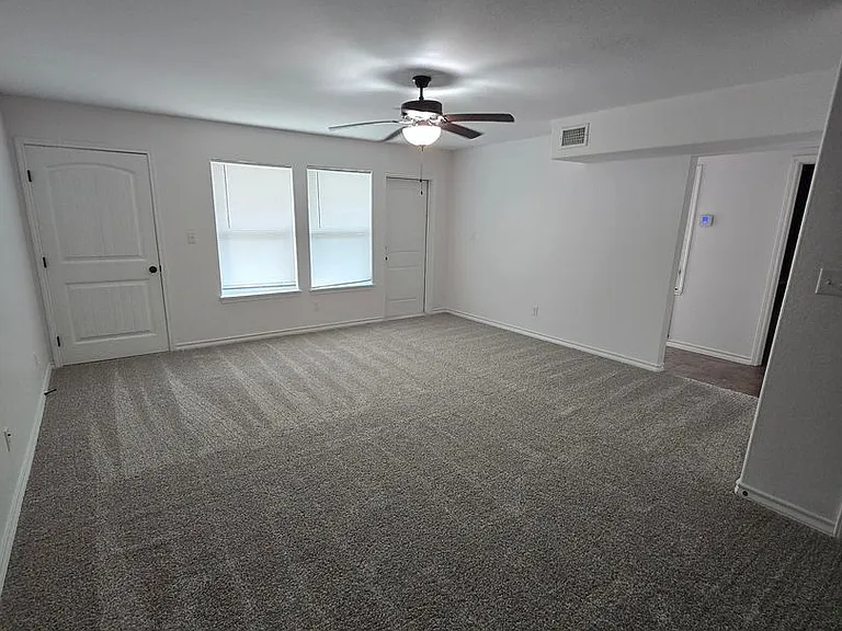 7001 Lipes Blvd — Photo 5