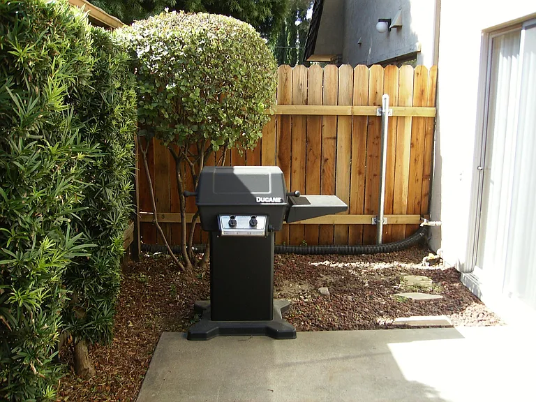 1078 Franklin Ave — Photo 46