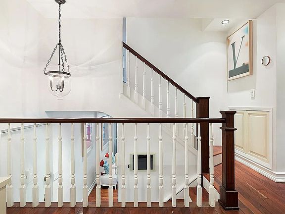 3rd image of 57 E 75th St APT 1F