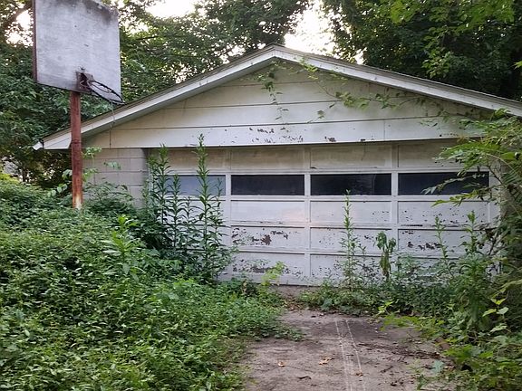 5th image of 2069 Sherwood Ave