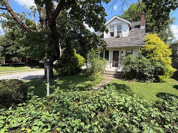 2nd image of 2149 Maplewood Ave